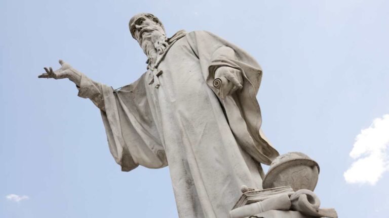Rezar a Oração Completa de São Bento: Proteção, Fé e Fortalecimento Espiritual